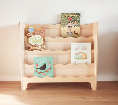 Drewniany regał na książki FALBANKA – naturalna półka Montessori do pokoju dziecka