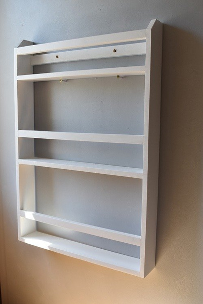 Regał na książki do pokoju dziecka – drewniana półka ścienna