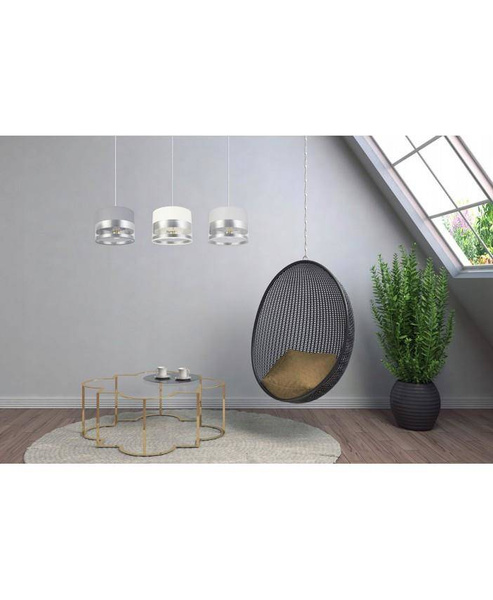 Elegancka Lampa Wisząca ze Srebrzystymi Detalami na Abażurach