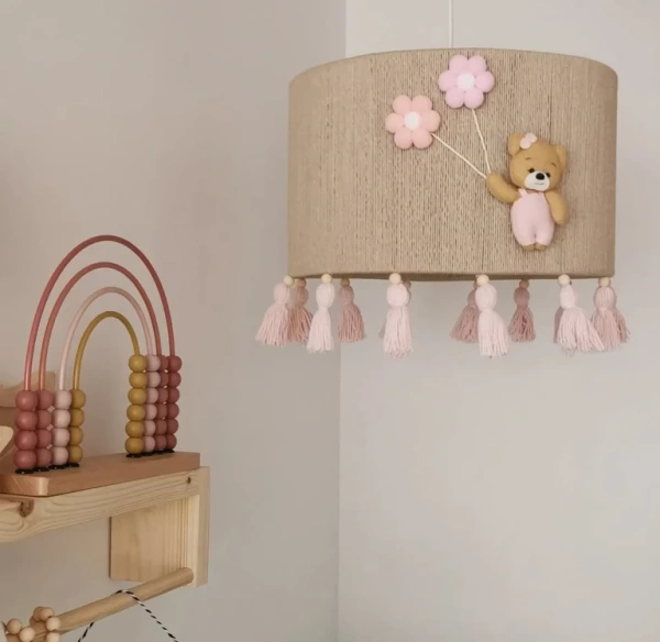 Lampa wisząca do pokoju dziewczynki w stylu Boho Miś z balonikami 35 cm
