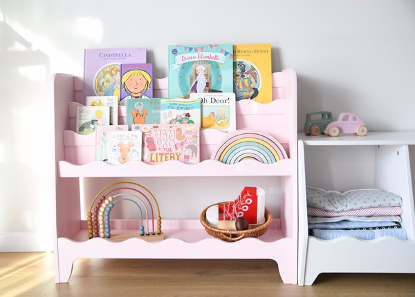Drewniany regał na książki FALBANKA – naturalna półka Montessori do pokoju dziecka Różowa 