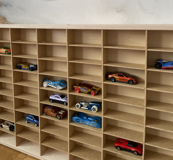 Półka na resoraki Hot Wheels drewniana organizer do pokoju dziecka naturalna 72
