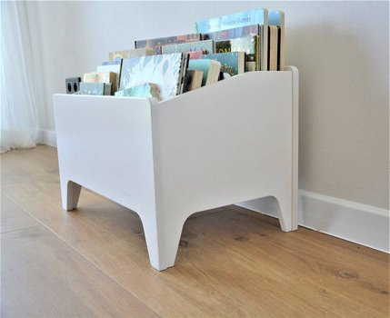 Drewniana skrzynia na książki i zabawki SIMPLE