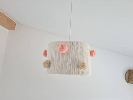 Lampa dla dziewczynki w stylu Boho Pompom Girl