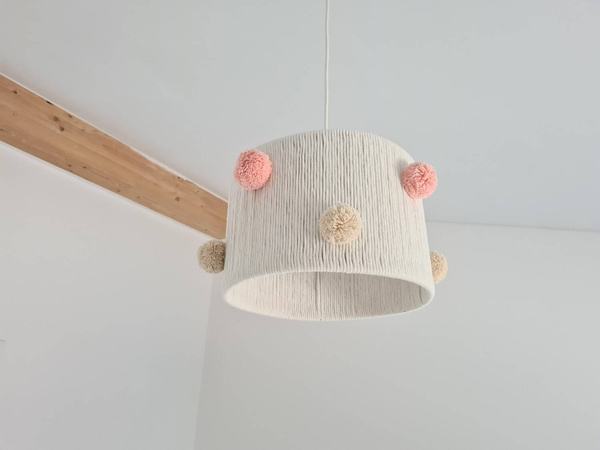 Lampa dla dziewczynki w stylu Boho Pompom Girl