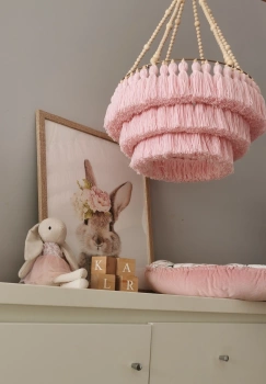 Lampa wisząca do pokoju dziewczynki w stylu Boho różowa Koraliki Chwosty 35 cm