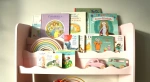 Drewniany regał na książki FALBANKA – naturalna półka Montessori do pokoju dziecka Różowa 