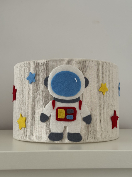Lampa wisząca do pokoju chłopca Kosmonauta w tylu boho średnica 30 cm Led 