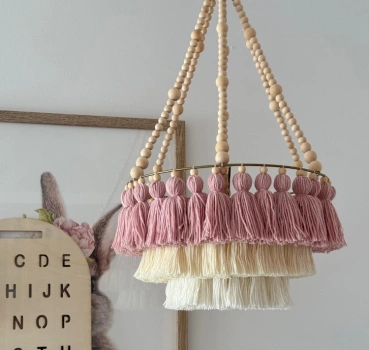 Lampa wisząca do pokoju dziecięcego w stylu Boho Koraliki Chwosty 30cm