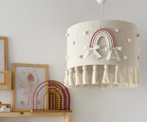 Lampa wisząca do pokoju dziewczynki w stylu Boho Tęcza Pastel Chwosty 35 cm
