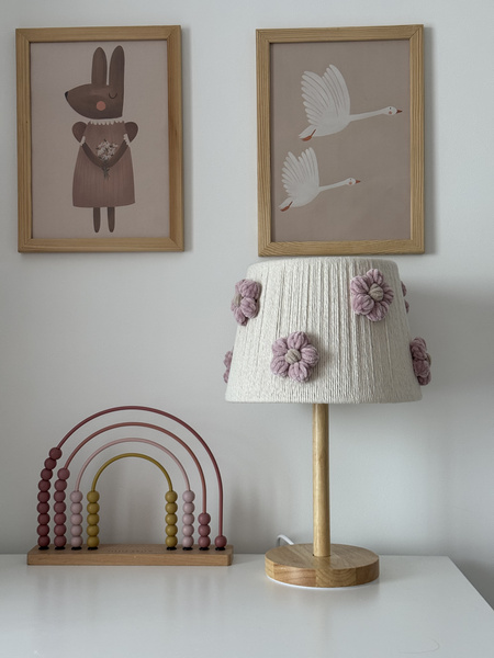 Lampka nocna do pokoju dziewczynki w stylu Boho Kwiatki Brudny Róż