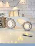 Lampka nocna do pokoju chłopca Traktor drewniany