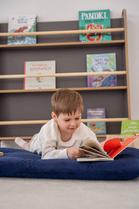 Biblioteczka do pokoju dziecięcego WIDE - wąska do ściany szara